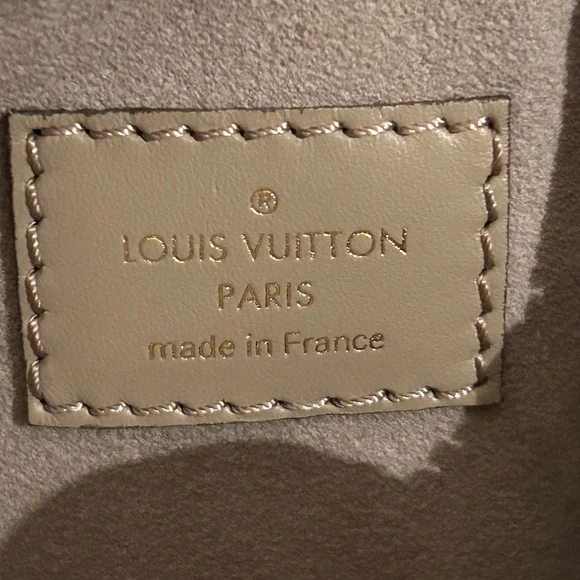 NEW Louis Vuitton GIANT BiColor Wristlet/Pouch/Chain Bag TURTLE DOVE/PASTEL PINK - Picture 9 of 16